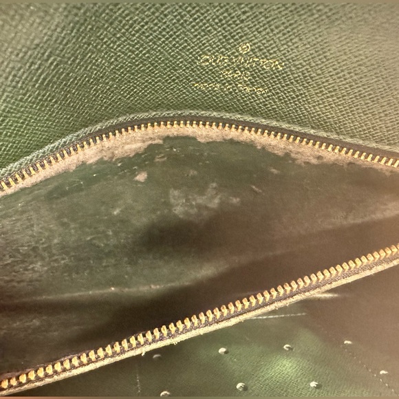 Louis Vuitton Taiga Clutch - Picture 3 of 13